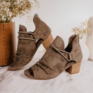 Very G brand/ Sillian 2” Taupe Bootie size 8 1/2 womens